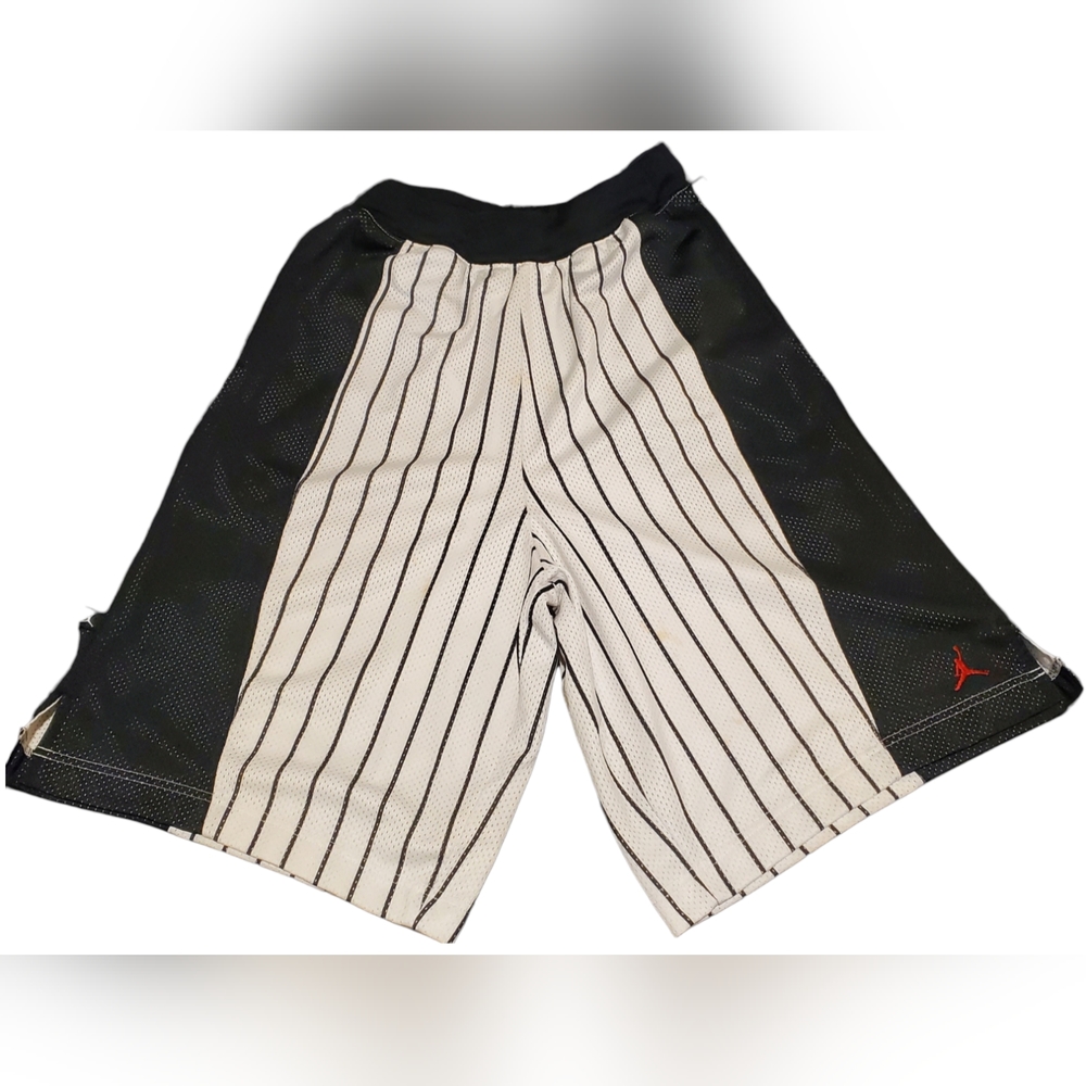 VINTAGE NIKE AIR JORDAN PINSTRIPE WINGS SHORTS WHITE/BLACK JUMPMAN SIZE LARGE